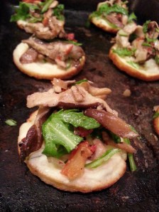 mushroom arugula crostini